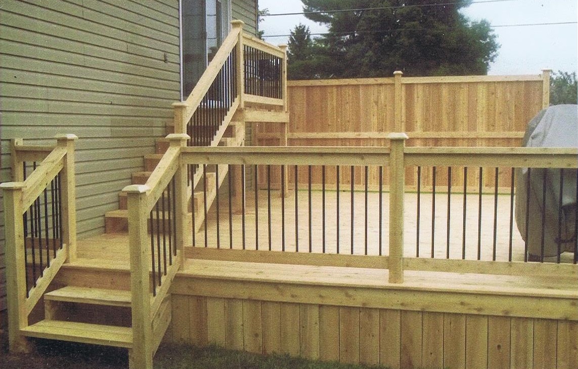 Custom cedar deck construction by Williamsburg Woods and Garden, Ontario
