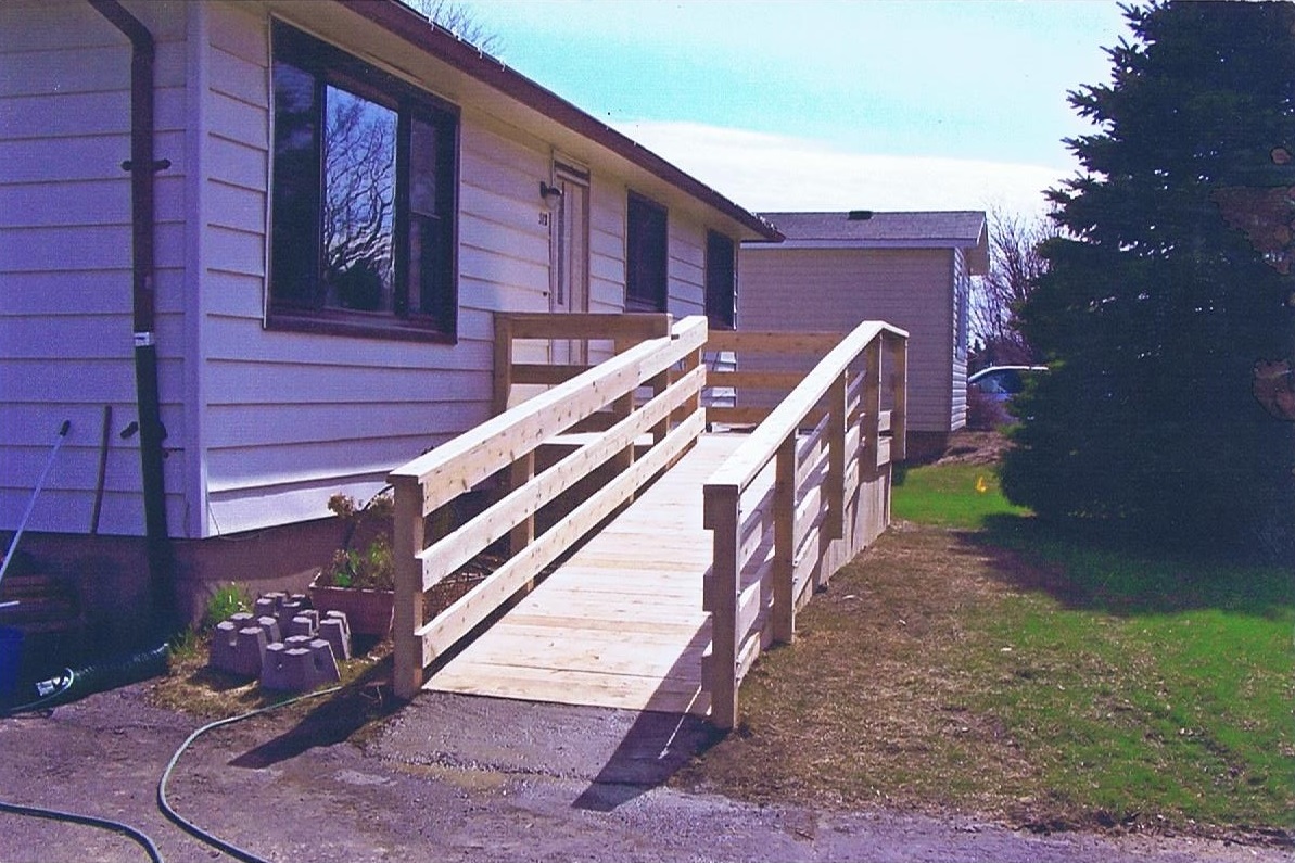 Custom residential deck by Williamsburg Woods and Garden, Ontario
