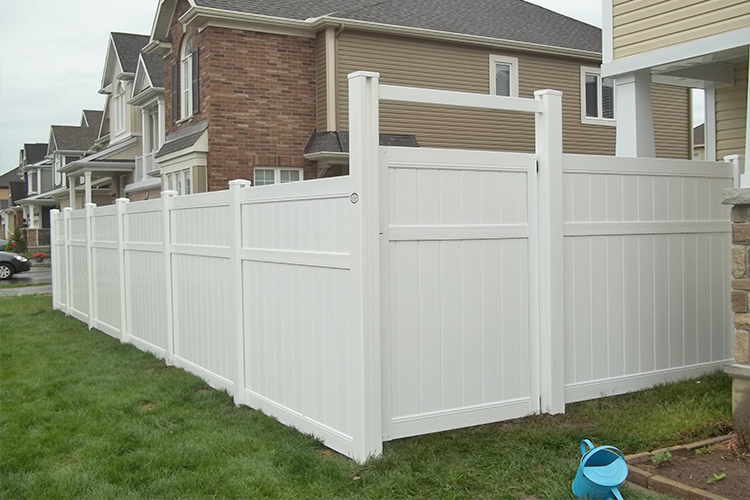 Cedar wood fence built by Williamsburg Woods and Garden, Eastern Ontario